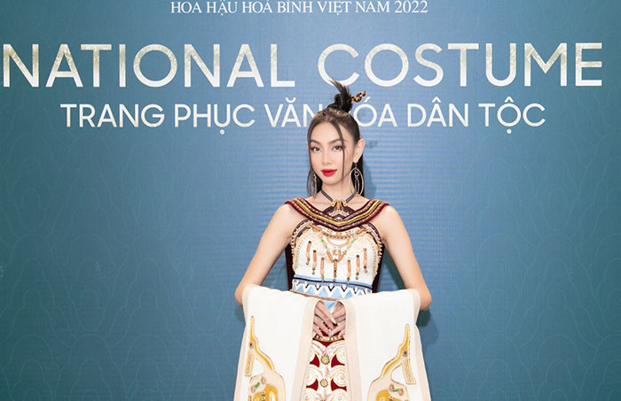 Hoa hậu Thùy Tiên “biến hóa” đa sắc thái trong bộ ảnh mới khiến fan xôn xao